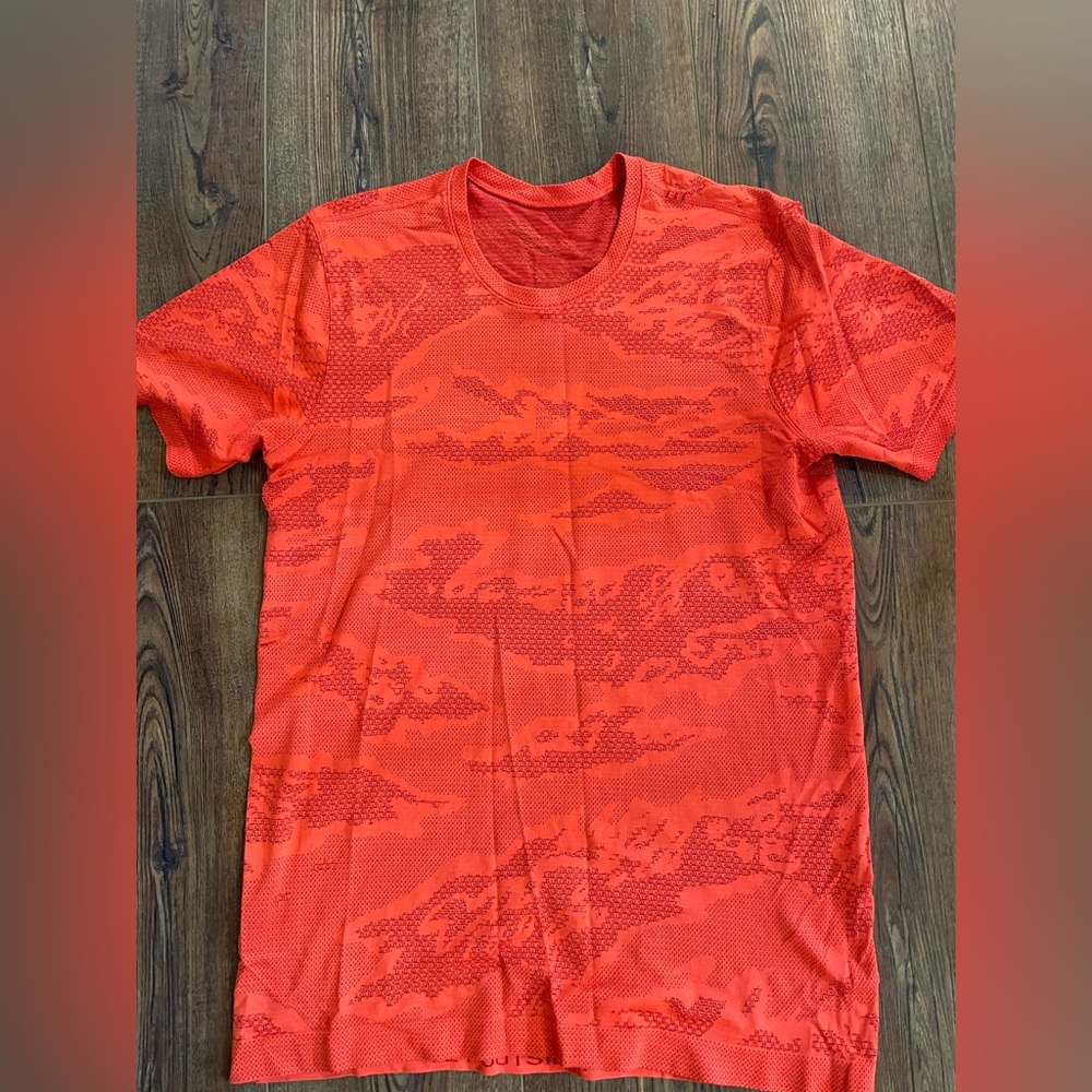Men’s lululemon shirt. Size small